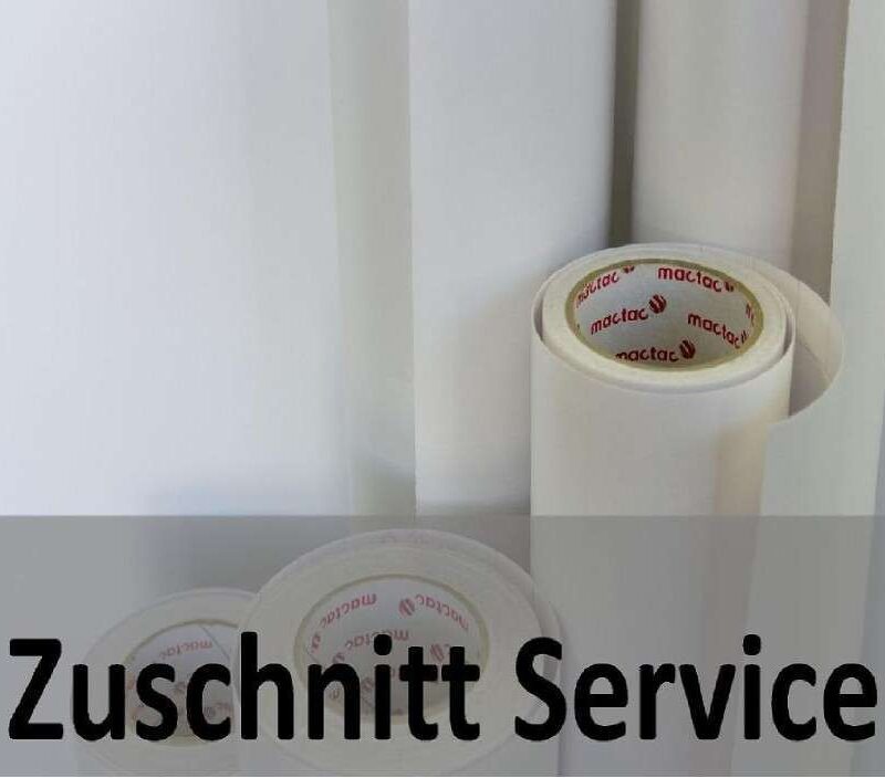 Mehrere aufgerollte Milchglasfolien der Marke Mactac, stehend und liegend präsentiert, mit dem Hinweis "Zuschnitt Service" im unteren Bildbereich.