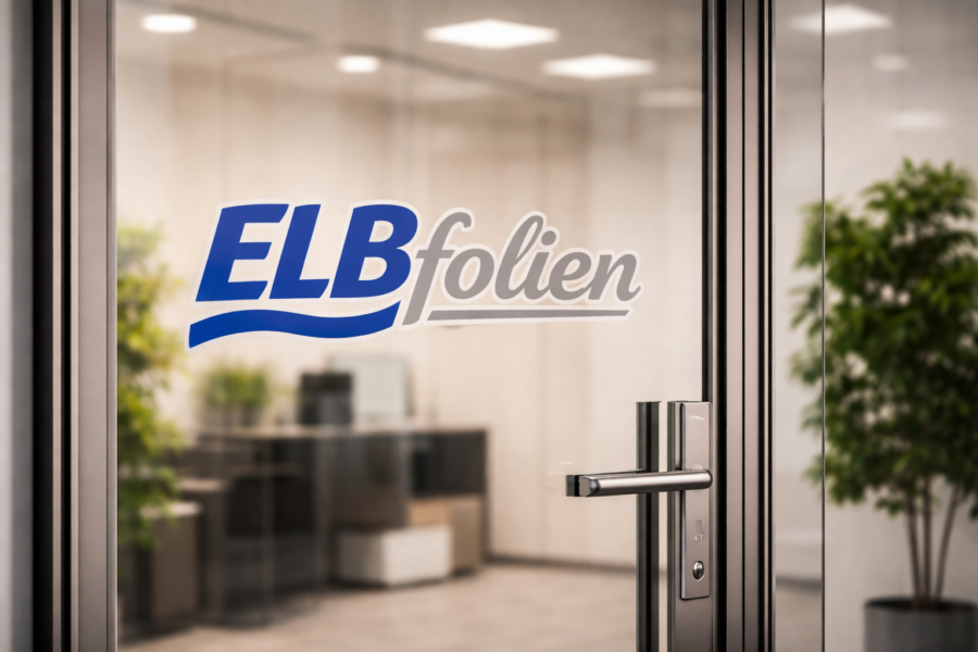 ELBfolien Schriftzug in Blau und Grau als hochwertige Folienbeschriftung auf moderner Glastür