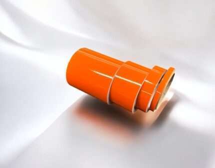 Orange glänzende Boots Zierstreifen in verschiedenen Breiten auf hellem Untergrund.